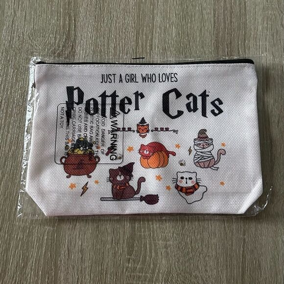 NEW … “Just A Girl Who Loves Potter Cats” Makeup Bag - Picture 1 of 2